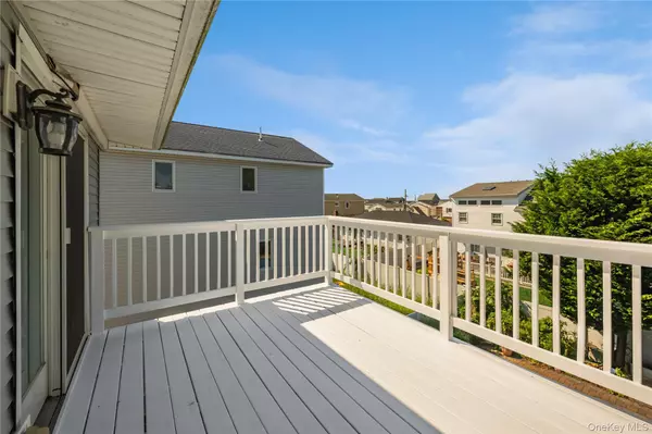 Lindenhurst, NY 11757,869 Beach ST