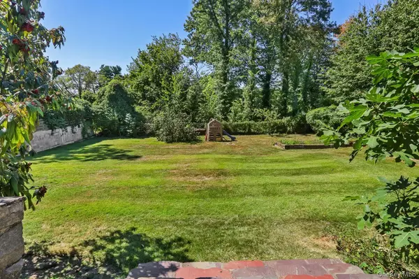 Pelham, NY 10803,889 James ST