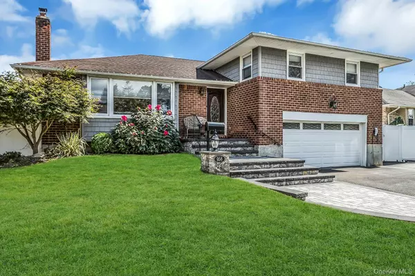 Westbury, NY 11590,956 Plum Tree RD