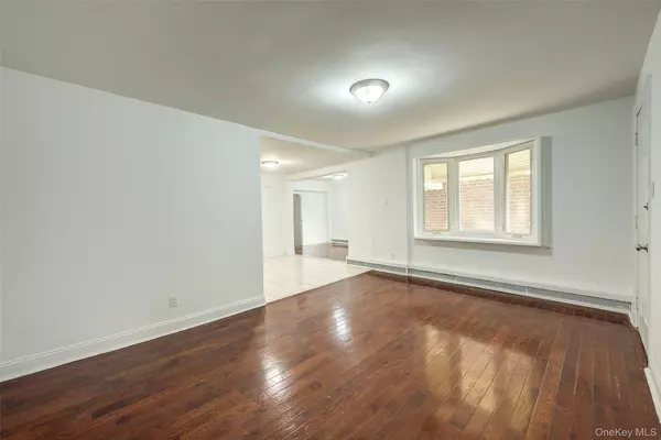 Ozone Park, NY 11416,95-15 84 ST