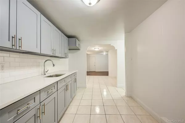 Ozone Park, NY 11416,95-15 84 ST