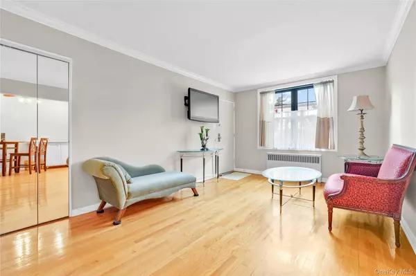 Flushing, NY 11367,70-47A Park DR #A