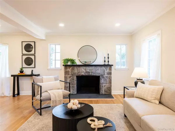 Manhasset, NY 11030,86 Dennis ST