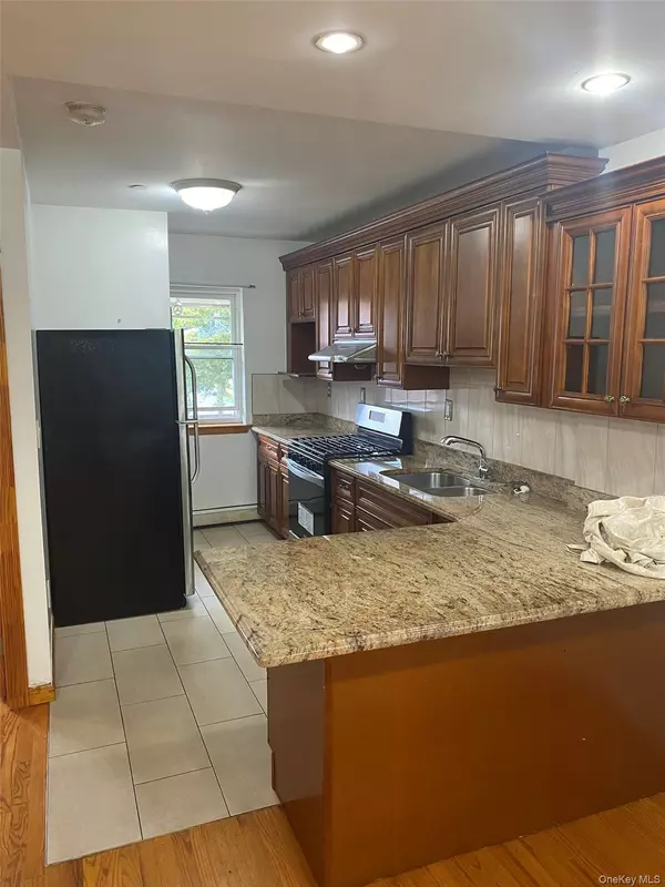 Woodside, NY 11377,48-19 67th ST #1FL