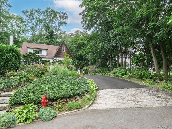 40 Oakland DR, Port Washington, NY 11050