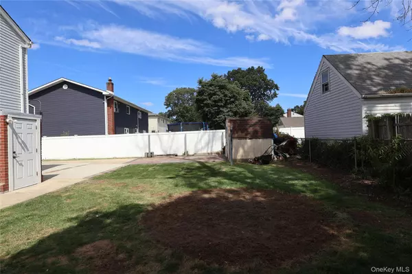 Roosevelt, NY 11575,40 Wagner AVE