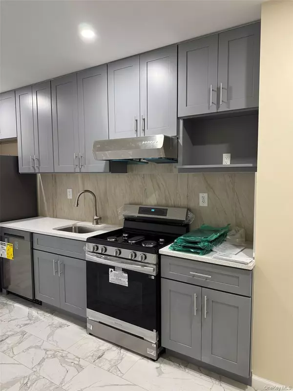 Oakland Gardens, NY 11364,224-23 57th AVE #3FL