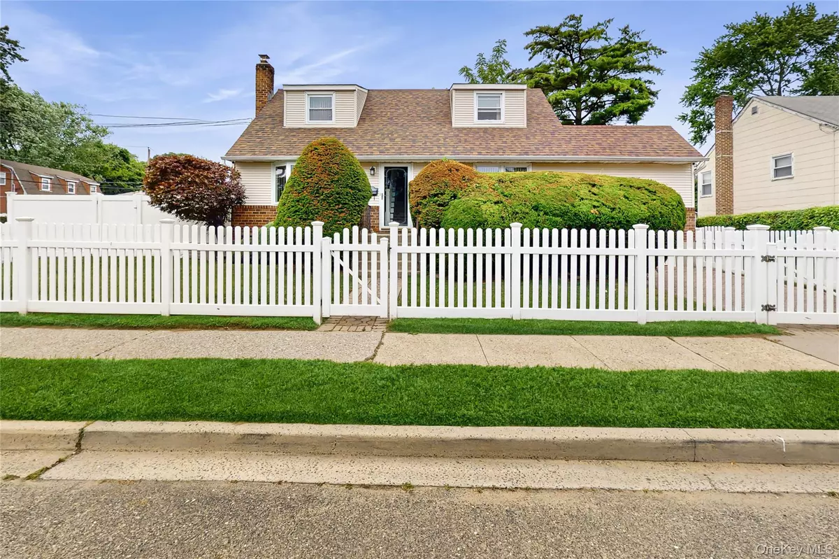 Elmont, NY 11003,1414 N ST