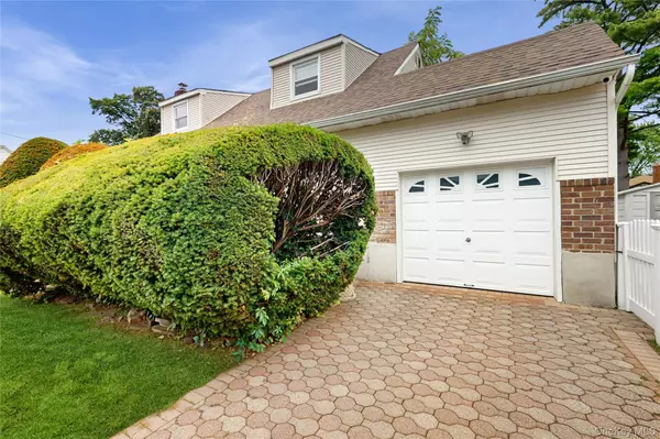 Elmont, NY 11003,1414 N ST