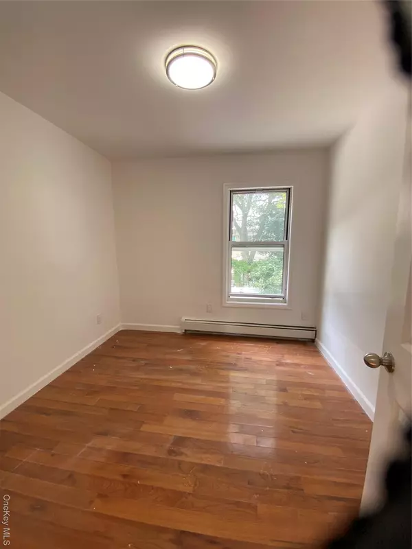 Richmond Hill, NY 11418,9114 110