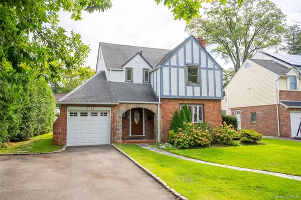 22 Andover LN,  Manhasset,  NY 11030