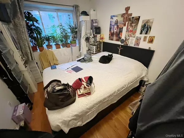 Flushing, NY 11354,35-09 Leavitt ST