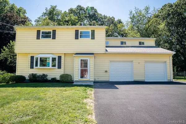 25 Robin RD, Poughkeepsie, NY 12601