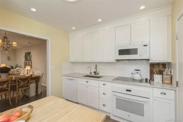 Stony Brook, NY 11790,155 Knolls DR #155