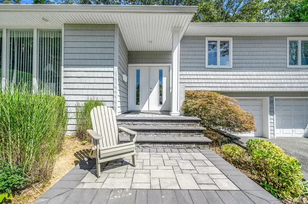 Plainview, NY 11803,26 Long Ridge RD