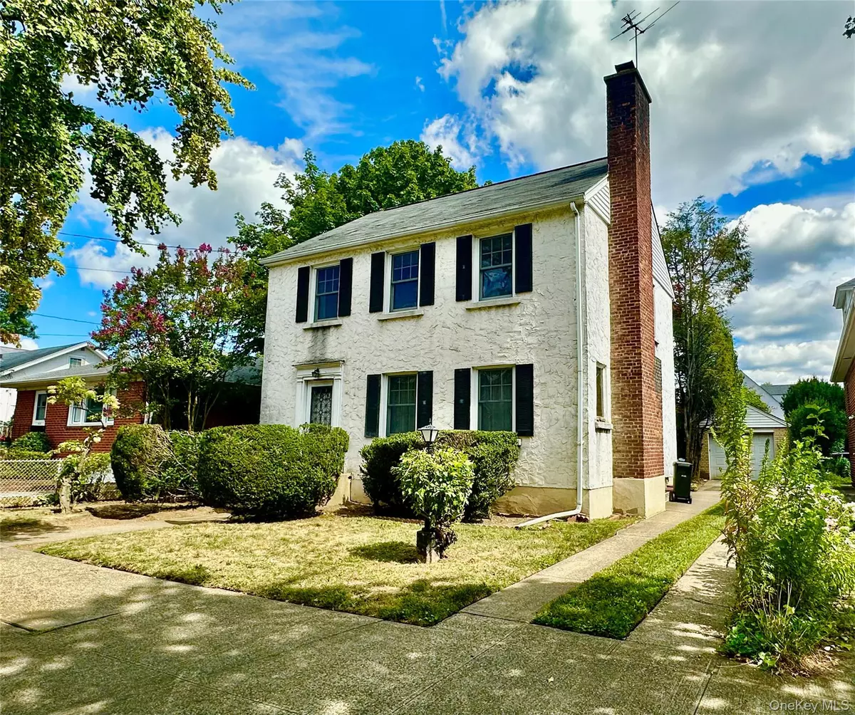 Floral Park, NY 11001,85-65 262nd ST