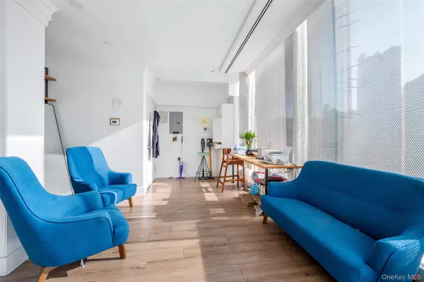 New York (manhattan), NY 10038,8 Catherine ST #3B