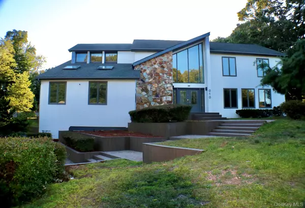 Saint James, NY 11780,10 Cedarfield TER
