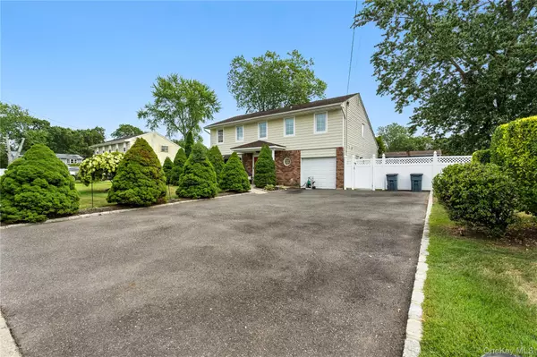 Brentwood, NY 11717,86 Riddle ST