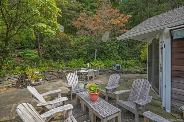 Bedford, NY 10506,40 Baylis LN