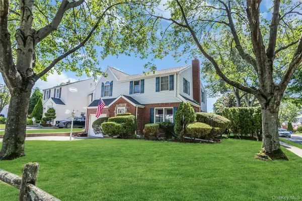 Stewart Manor, NY 11530,130 Cambridge AVE