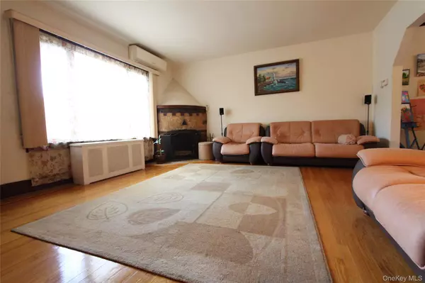 Middle Village, NY 11379,63-61 77th ST