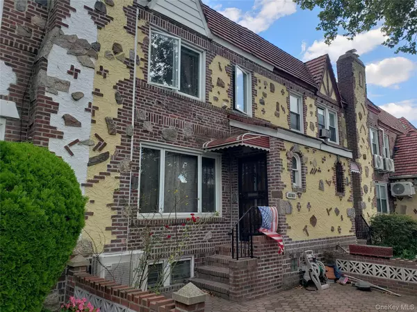 Middle Village, NY 11379,63-61 77th ST