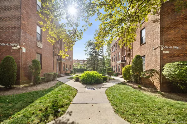 Bayside, NY 11364,47-22 215th PL #2B