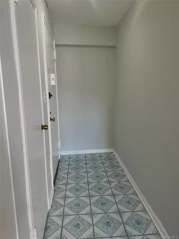 Elmhurst, NY 11373,83-30 Vietor AVE #624