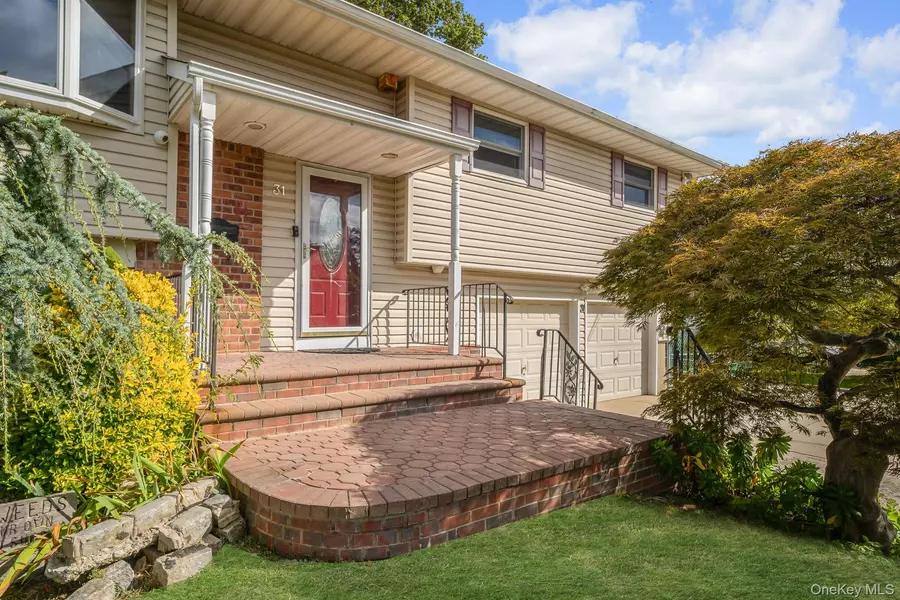31 Craig RD, Islip Terrace, NY 11752