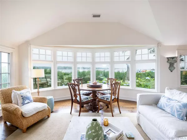 Port Washington, NY 11050,21 Secor DR