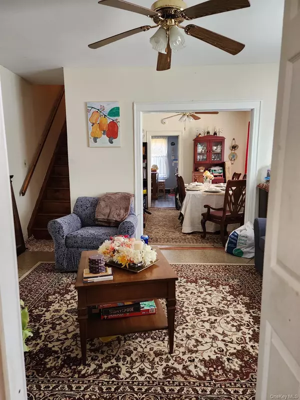 Jamaica, NY 11433,11007 160th ST