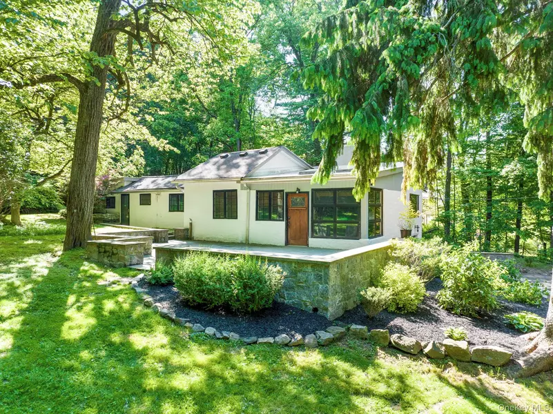 241 W Mt Airy RD, Croton-on-hudson, NY 10520