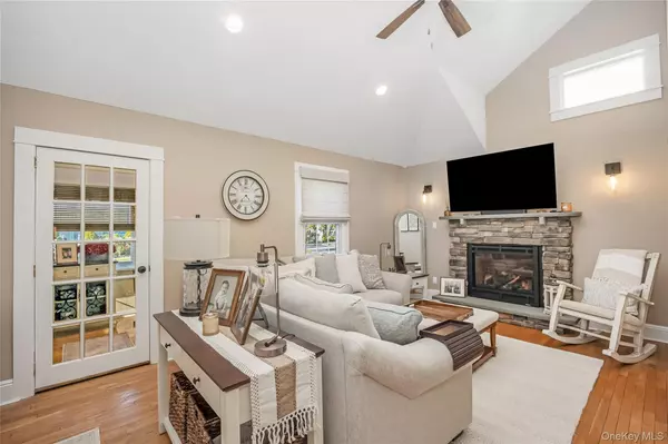 Islip Terrace, NY 11752,242 Islip BLVD