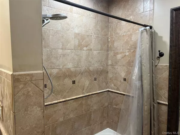 West Islip, NY 11795,239 Curtin AVE