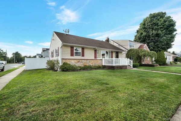 35 Myers AVE, Hicksville, NY 11801
