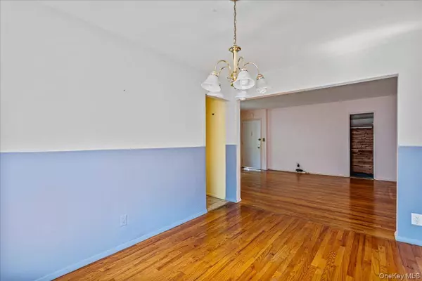 Little Neck, NY 11362,249-30 57 AVE #1