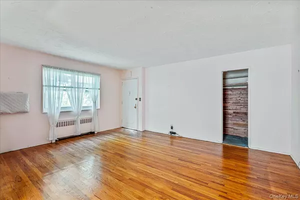 Little Neck, NY 11362,249-30 57 AVE #1