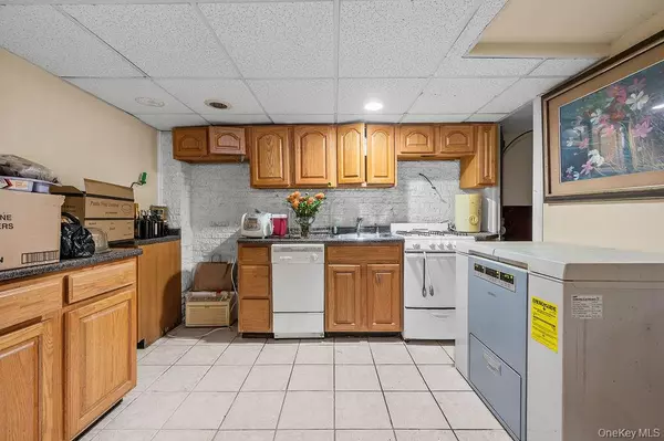 Bayside, NY 11360,200-07 17th AVE