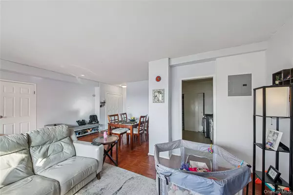 Bronx, NY 10468,5 Fordham Hill OVAL #15A