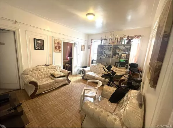 East Elmhurst, NY 11370,32-05 83rd ST