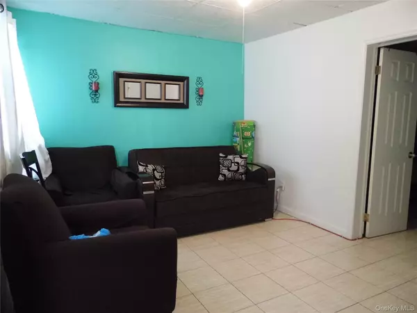 Woodhaven, NY 11421,86-75 80th ST