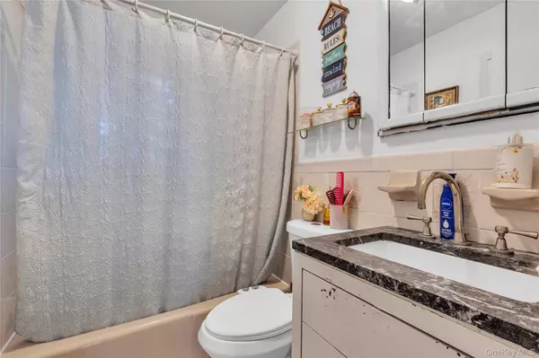 Yonkers, NY 10701,1 Lowell ST