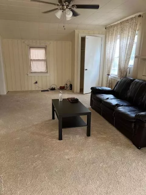 Westbury, NY 11590,299 Linden AVE