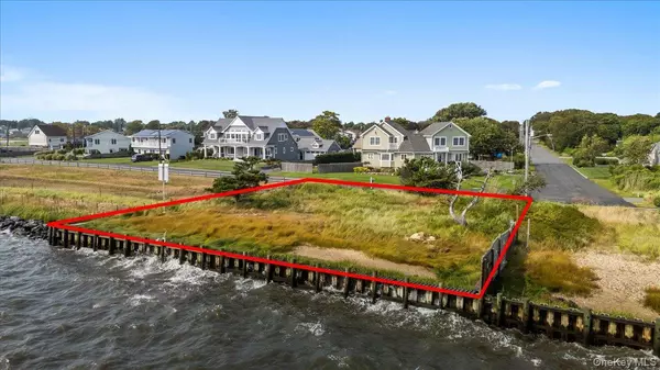20 S Breeze DR, East Patchogue, NY 11772