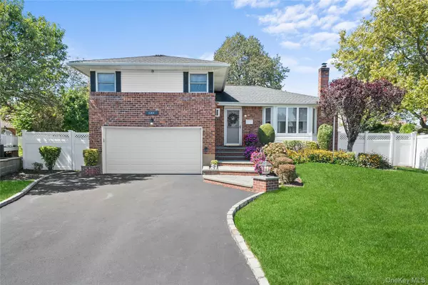 Seaford, NY 11783,1144 Greenway CT