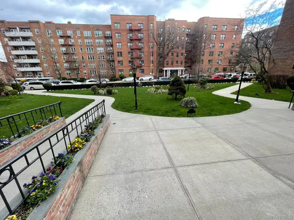 Forest Hills, NY 11375,100-11 67th RD #4
