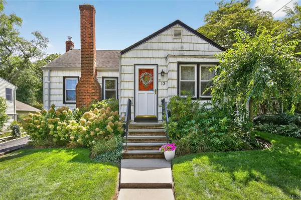 13 Prospect ST, Glen Head, NY 11545