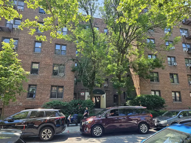 102-18 64 AVE #2X, Forest Hills, NY 11375