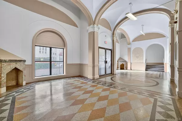 Bronx, NY 10452,941 Jerome AVE #8F